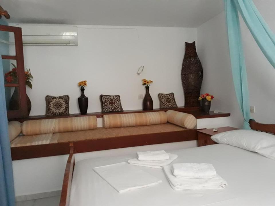Violetta Studios & Apartments Milína Extérieur photo